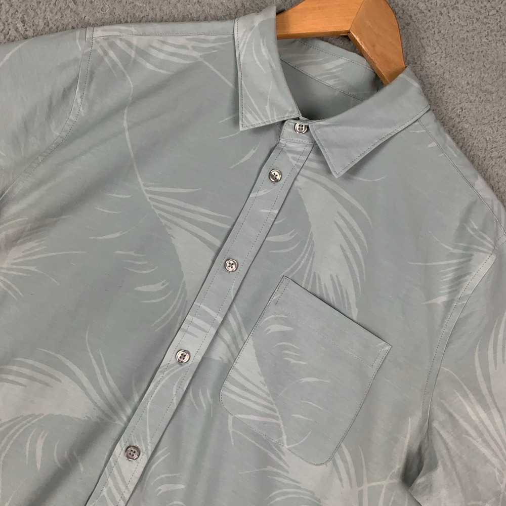 Vuori Bridge Button Down Shirt Men's Medium M Light Blue Palm Leaf Short Sleeve